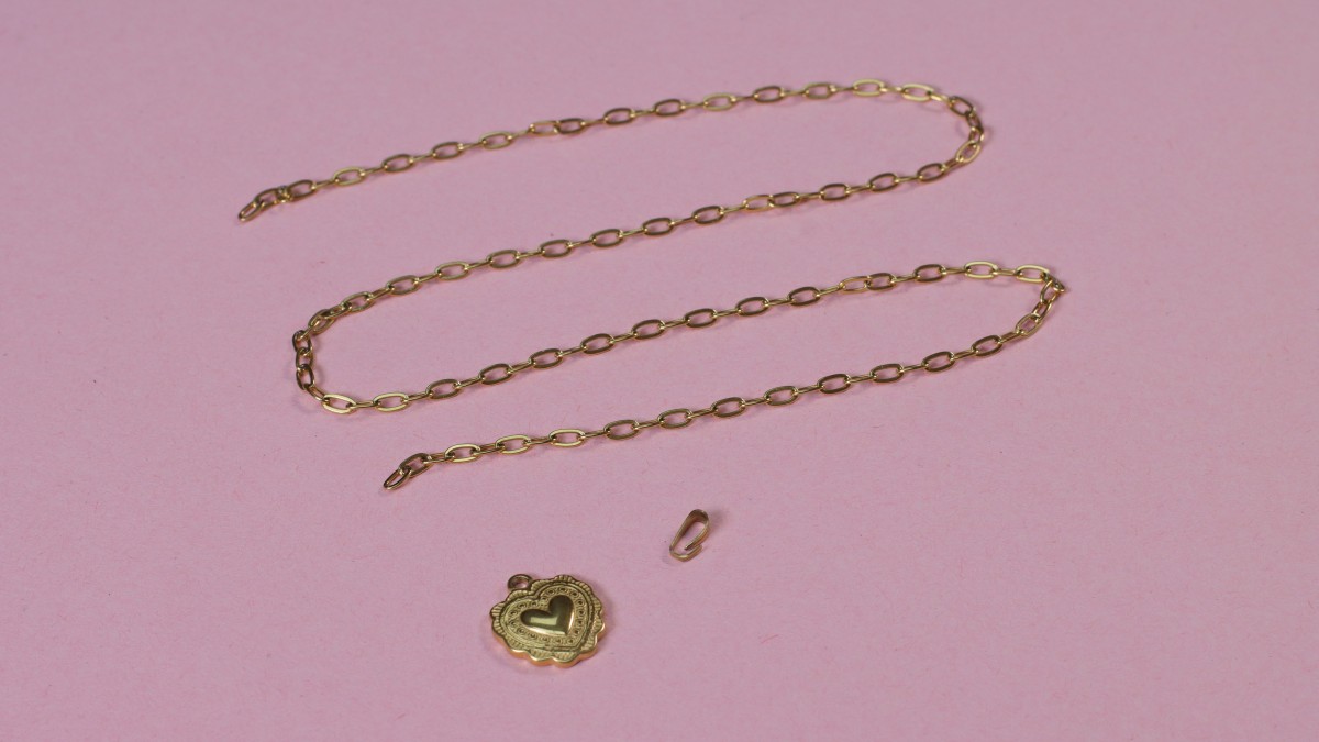 Collana a più fili con catene e perle perlate : Tappa 7