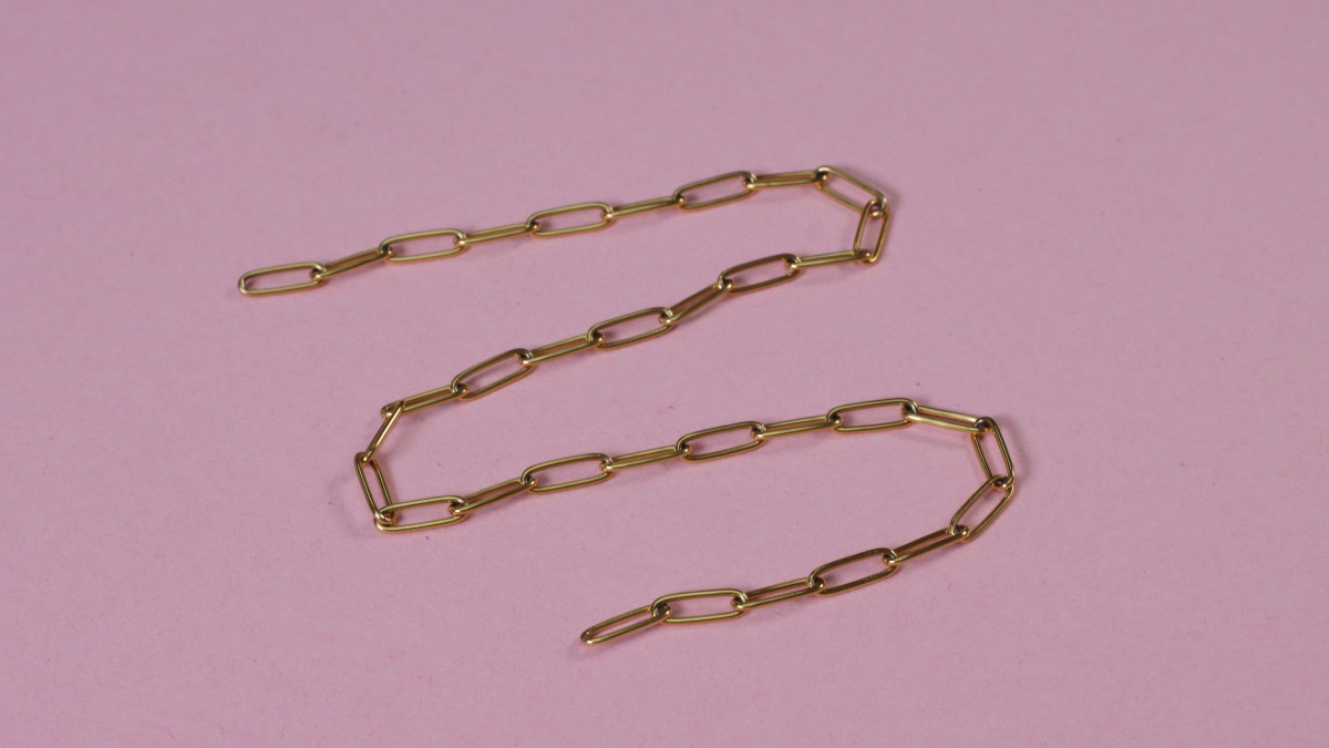 Collana a più fili con catene e perle perlate : Tappa 10