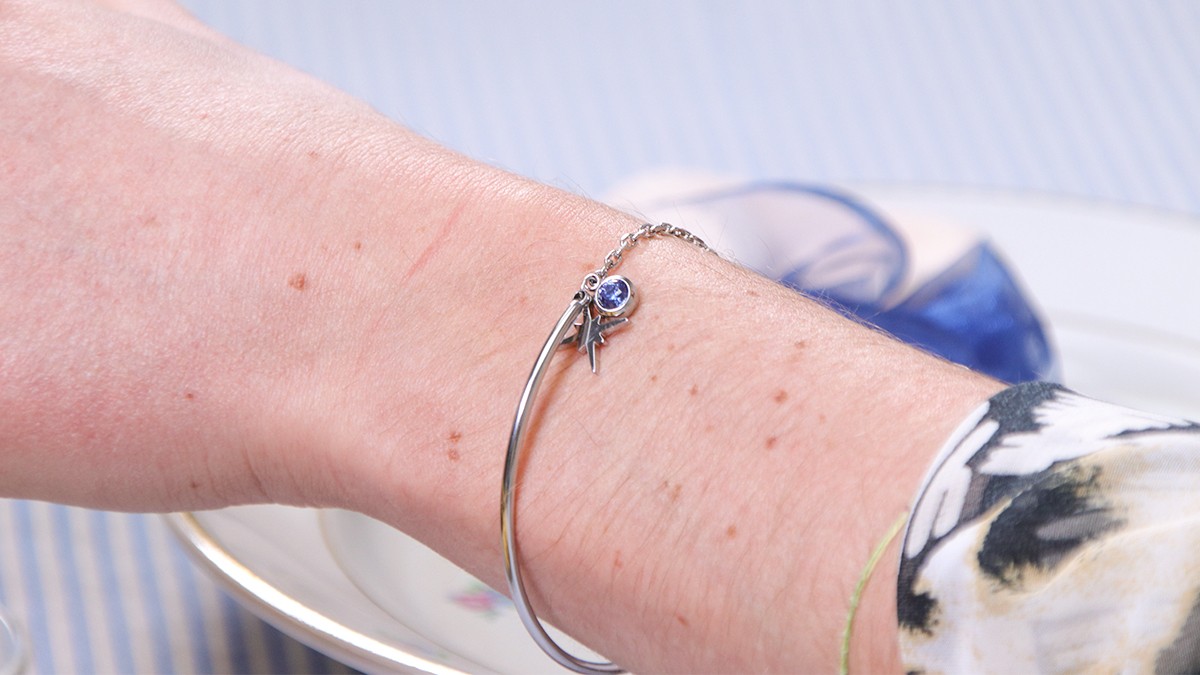 Schema Bracciale semicircolare in acciaio inossidabile personalizzabile con charms