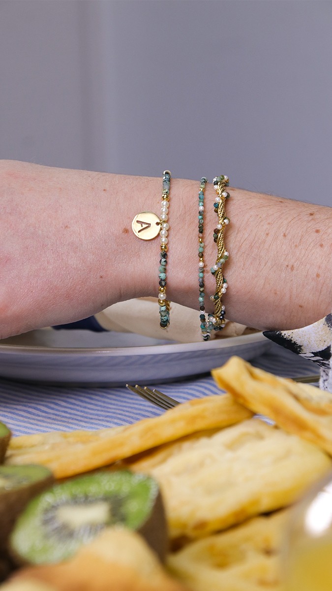 Schema Bracciali in perle di turchese africano e acciaio inossidabile placcato oro