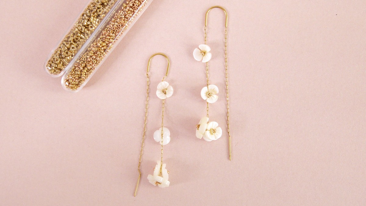 Schema Orecchini a catena da cerimonia con fiori di madreperla