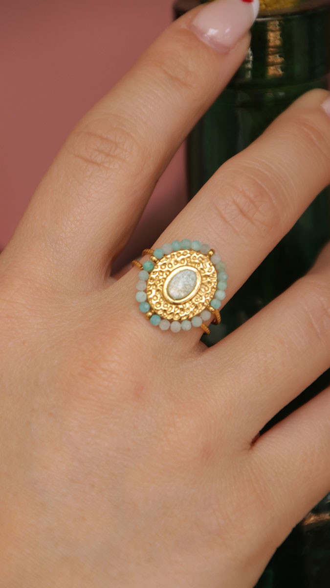 Schema Anello ovale con cabochon e pietre naturali