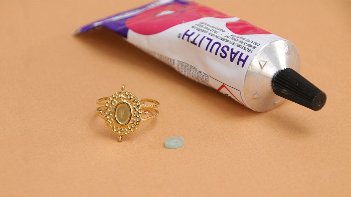 Anello ovale con cabochon e pietre naturali : Tappa 1