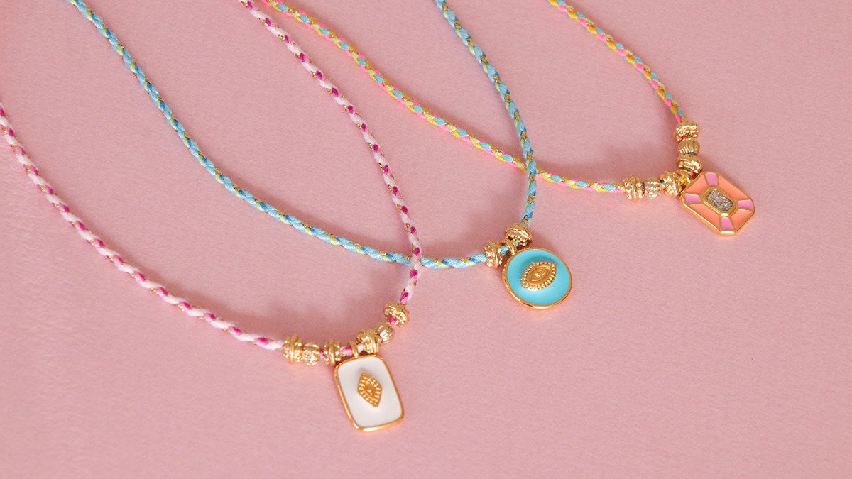 Schema Collana con cordoncini intrecciati e ciondoli epossidici