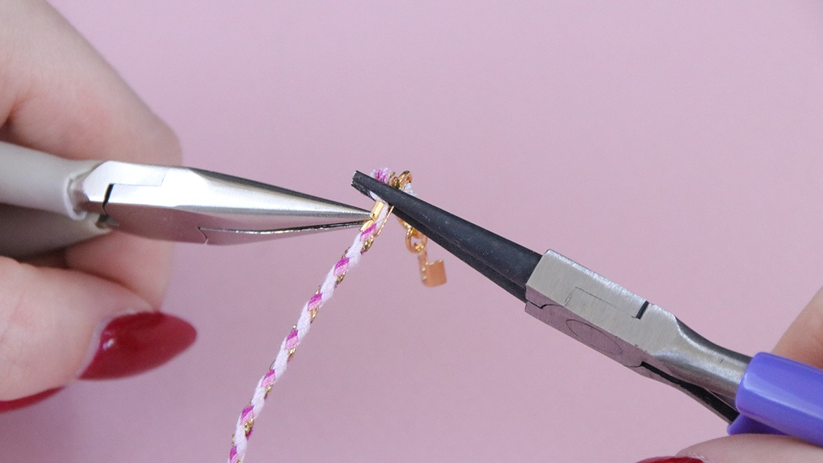 Collana con cordoncini intrecciati e ciondoli epossidici : Tappa 2