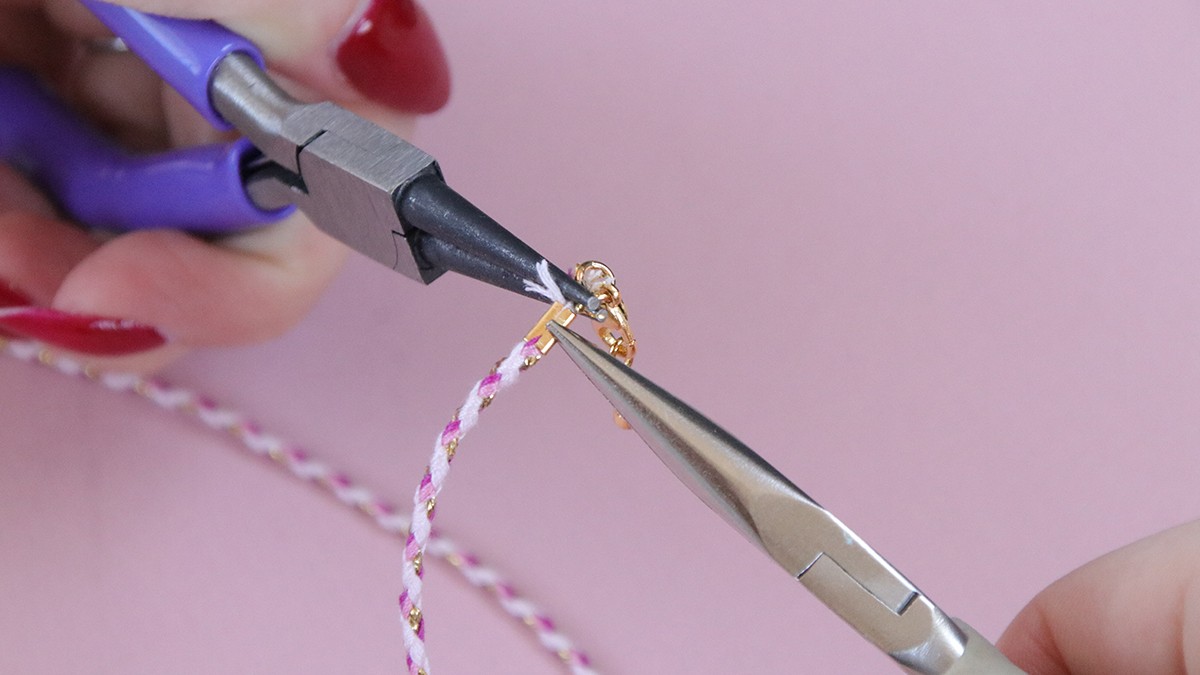 Collana con cordoncini intrecciati e ciondoli epossidici : Tappa 3