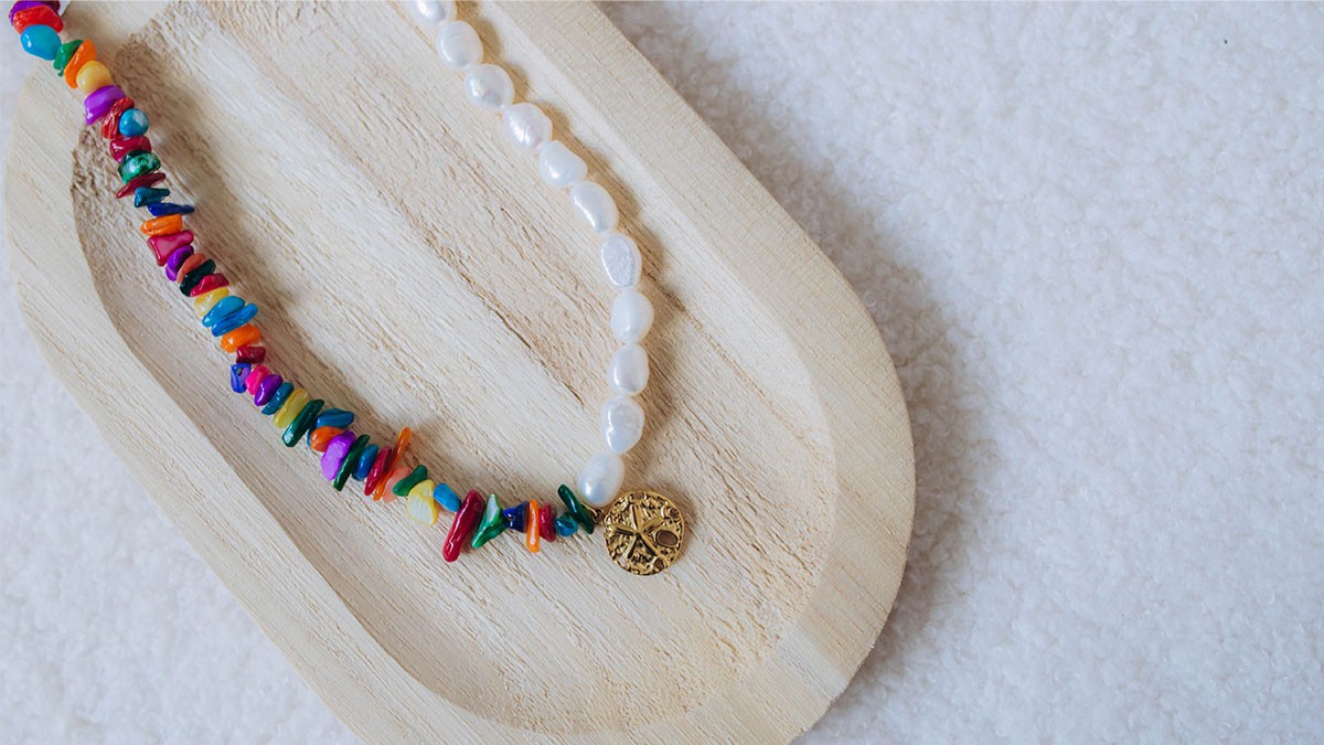 Schema Collana con perle d'acqua dolce e perline di conchiglia