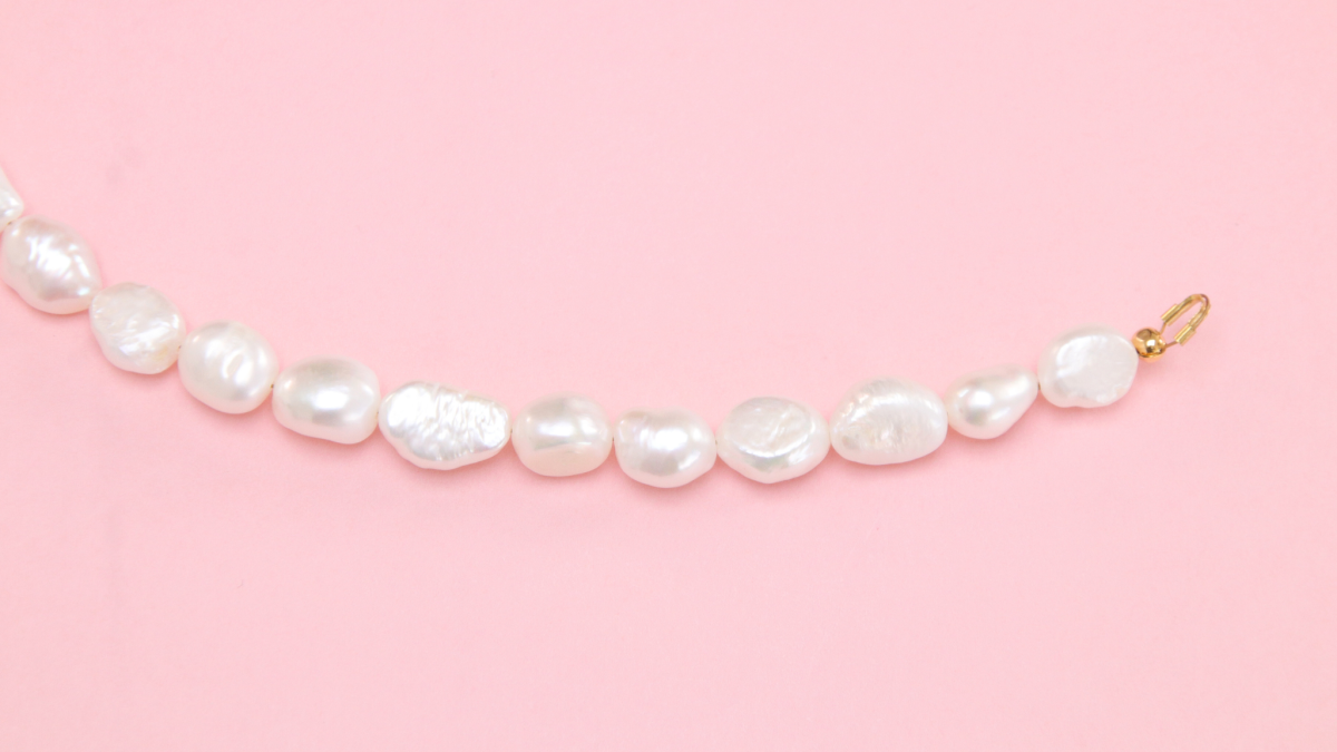 Collana con perle d'acqua dolce e perline di conchiglia : Tappa 2