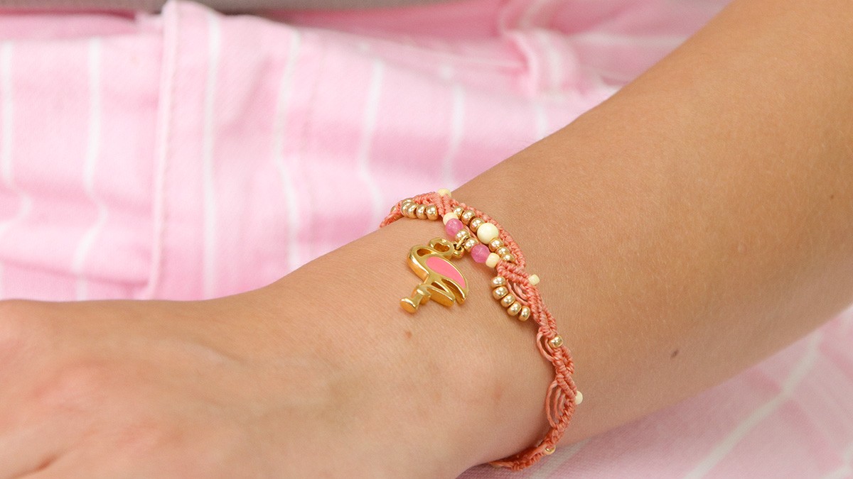 Bracciale estivo in micro-macramè