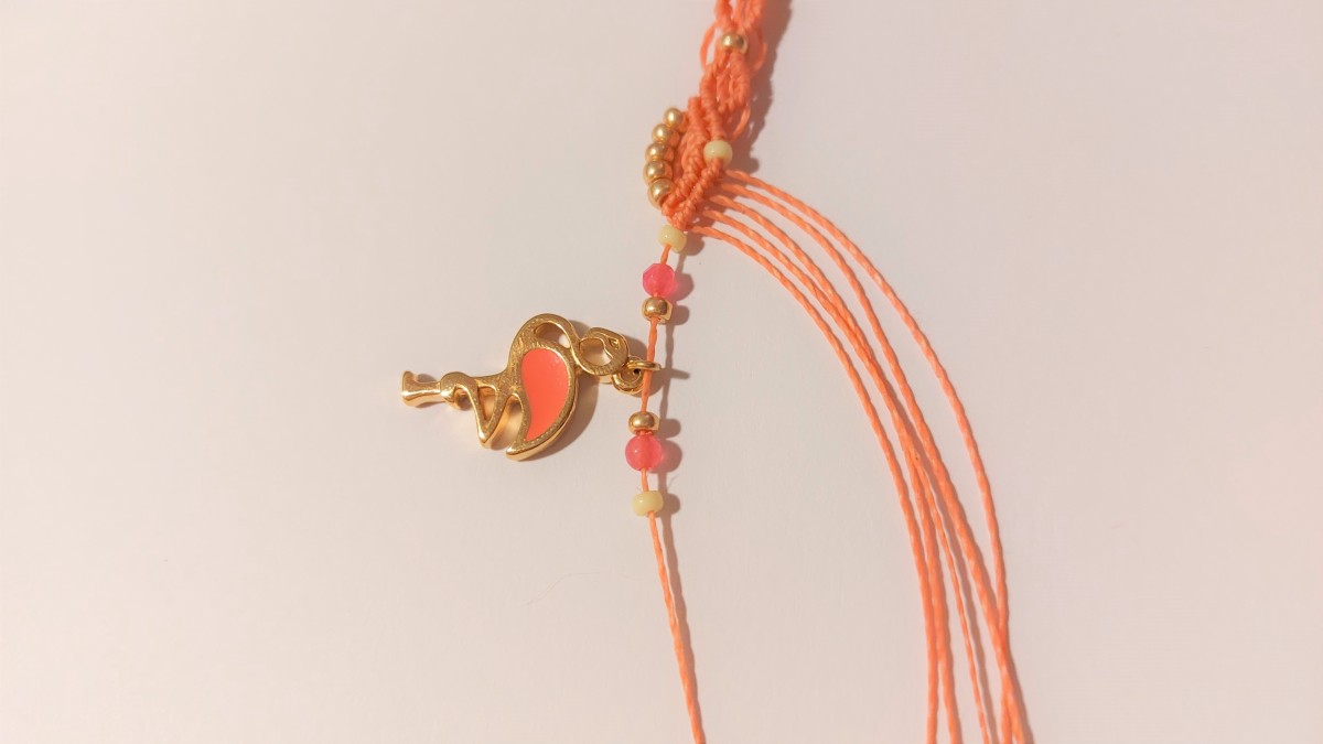 Bracciale estivo in micro-macramè : Tappa 15