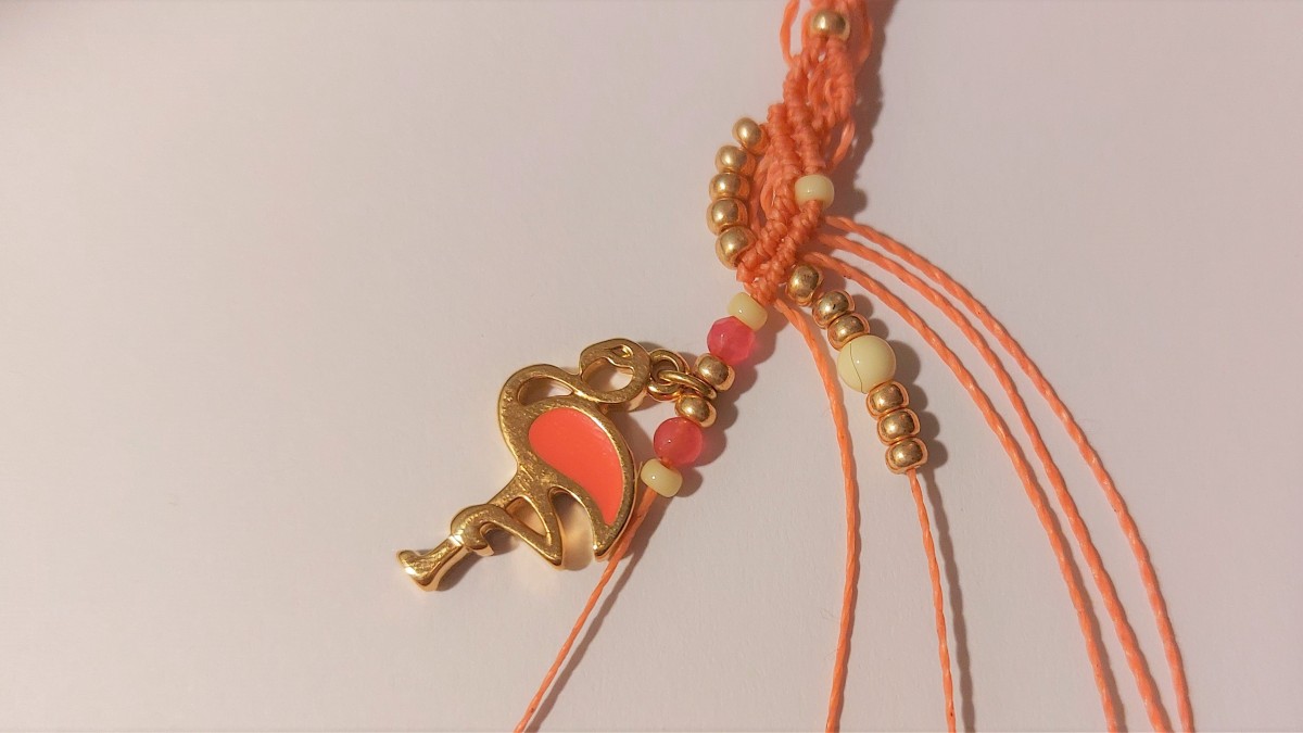 Bracciale estivo in micro-macramè : Tappa 16