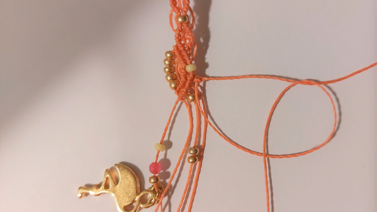 Bracciale estivo in micro-macramè : Tappa 17