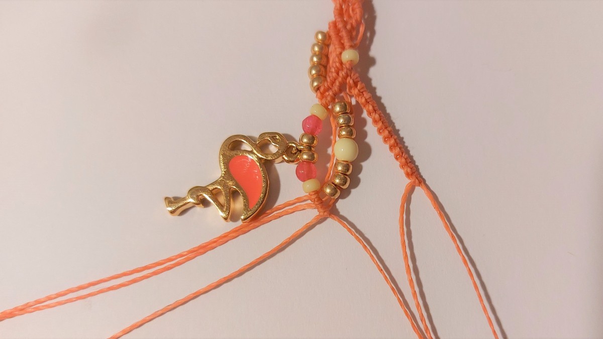 Bracciale estivo in micro-macramè : Tappa 19