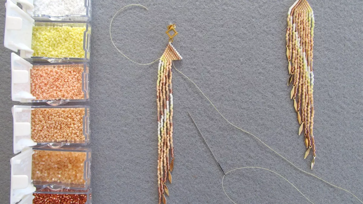 Orecchini con frangia di perle Miyuki : Tappa 6