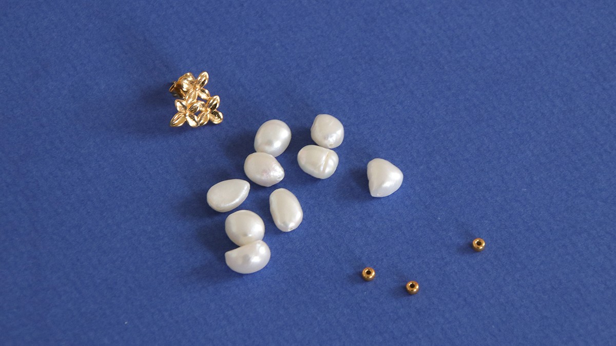 Orecchini pendenti con perle d'acqua dolce : Tappa 1