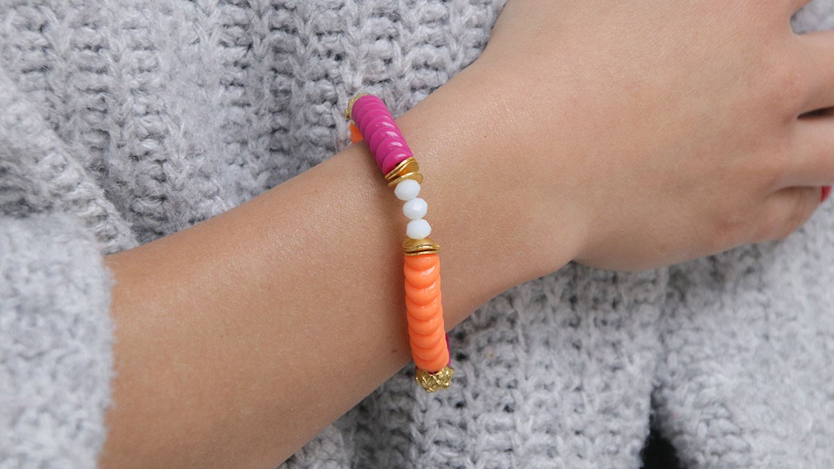 Schema Braccialetti elastici con perline tubolari fantasia