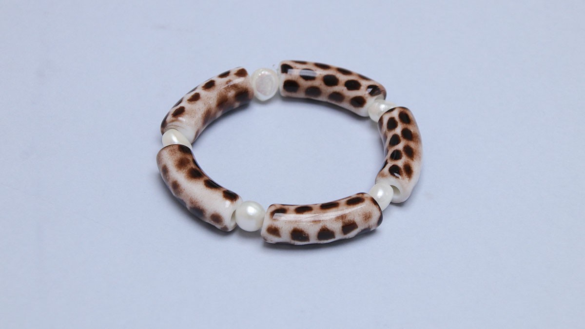 Braccialetti elastici con perline tubolari fantasia : Tappa 3