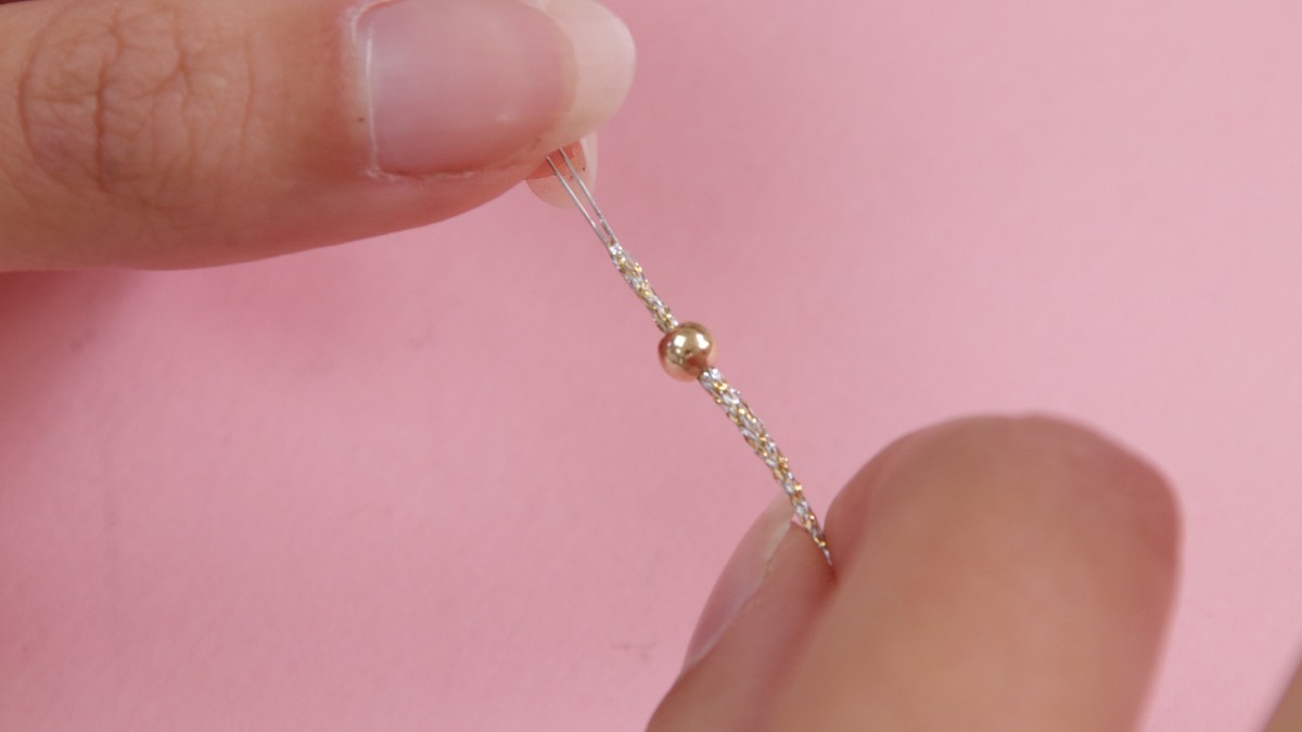 Braccialetti per addio al nubilato con filo metallizzato e perline con lettere : Tappa 6 Braccialetti per addio al nubilato con filo metallizzato e perline con lettere : Tappa 6