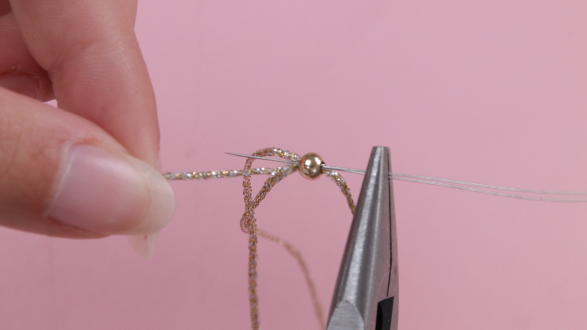 Braccialetti per addio al nubilato con filo metallizzato e perline con lettere : Tappa 7 Braccialetti per addio al nubilato con filo metallizzato e perline con lettere : Tappa 7