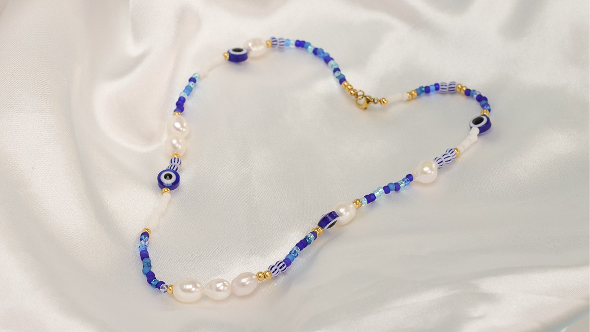 Schema Collana di perle bianche e blu per l'estate - Perle Miyuki e perle d'acqua dolce Schema Collana di perle bianche e blu per l'estate - Perle Miyuki e perle d'acqua dolce