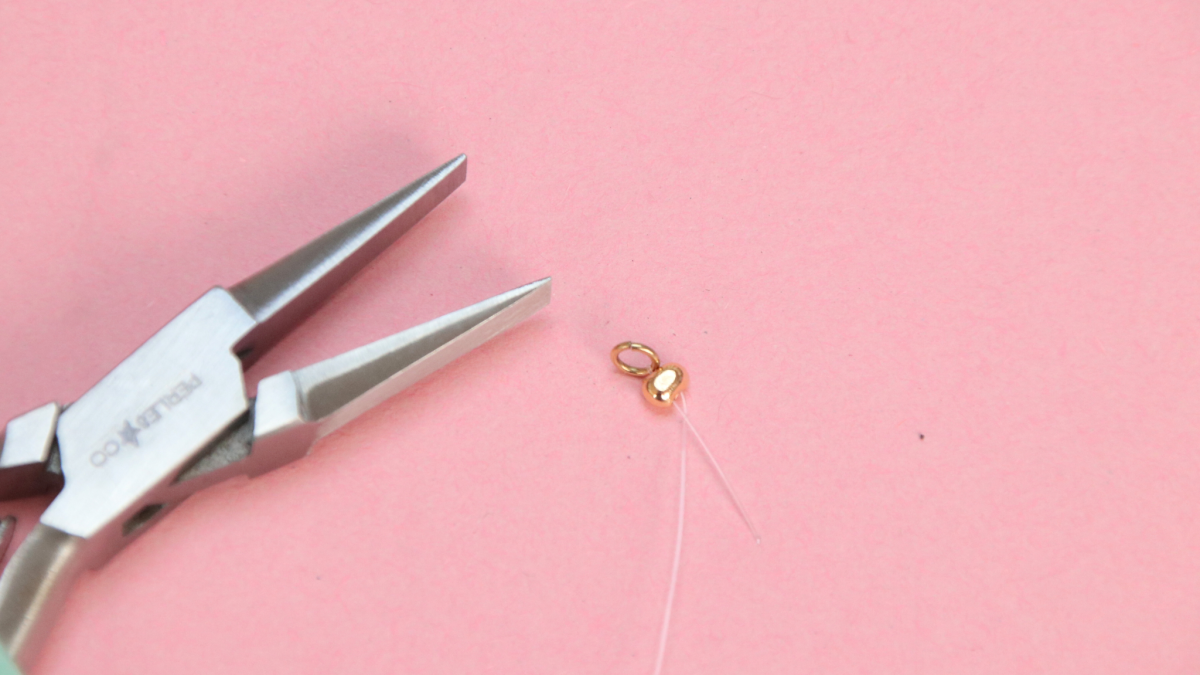 Collana di perle bianche e blu per l'estate - Perle Miyuki e perle d'acqua dolce : Tappa 5 Collana di perle bianche e blu per l'estate - Perle Miyuki e perle d'acqua dolce : Tappa 5