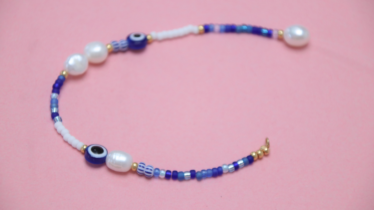 Collana di perle bianche e blu per l'estate - Perle Miyuki e perle d'acqua dolce : Tappa 6 Collana di perle bianche e blu per l'estate - Perle Miyuki e perle d'acqua dolce : Tappa 6