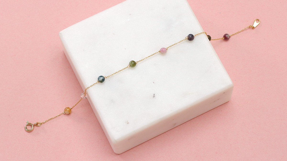 Schema Bracciale a catena fine con pietre naturali di tormalina