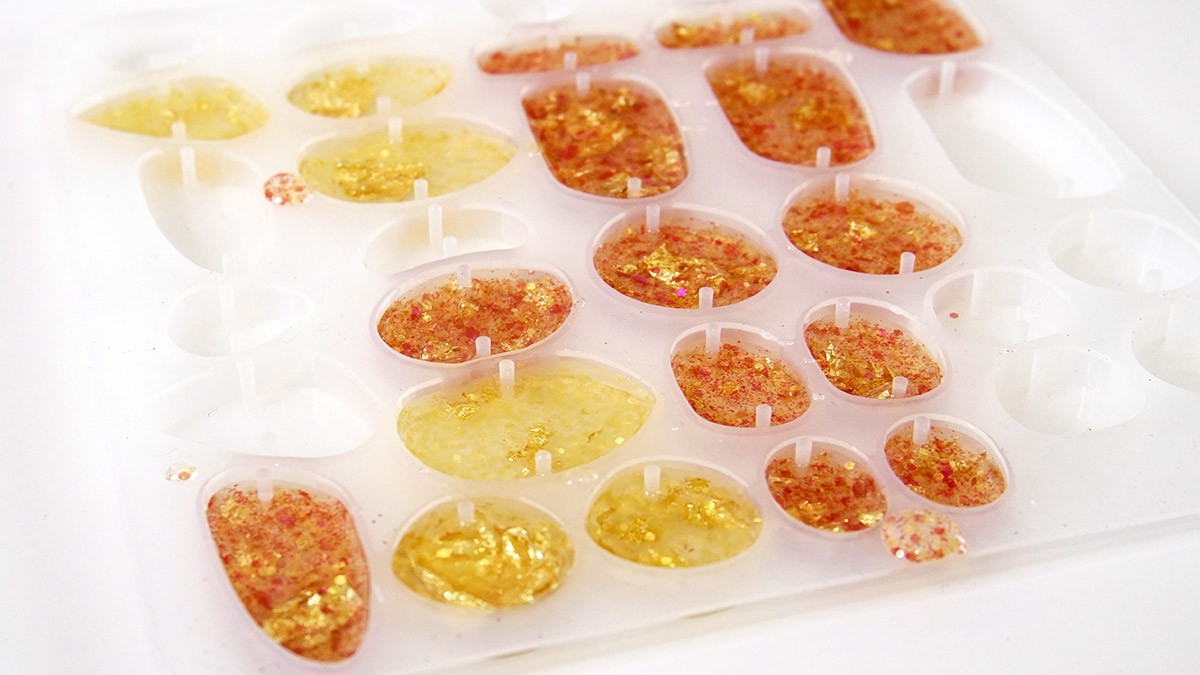 Orecchini in resina epossidica e glitter : Tappa 1