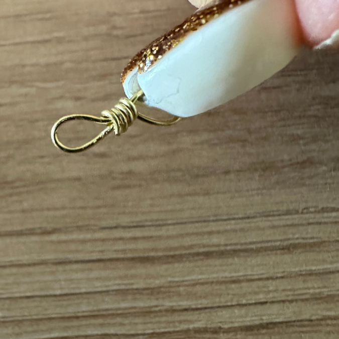 Cavigliera con ciondoli e nastro di seta : Tappa 1 Cavigliera con ciondoli e nastro di seta : Tappa 1