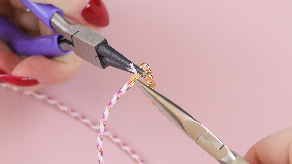 Collana estiva in cordoncino con ciondoli : Tappa 4