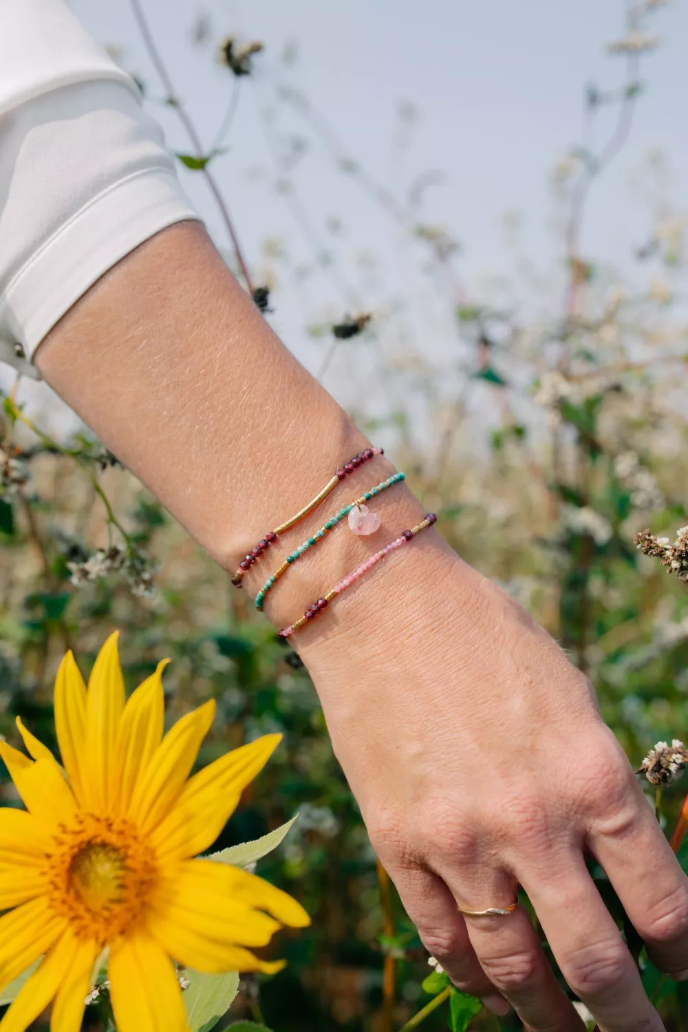 Schema Bracciali elastici con piccole pietre naturali