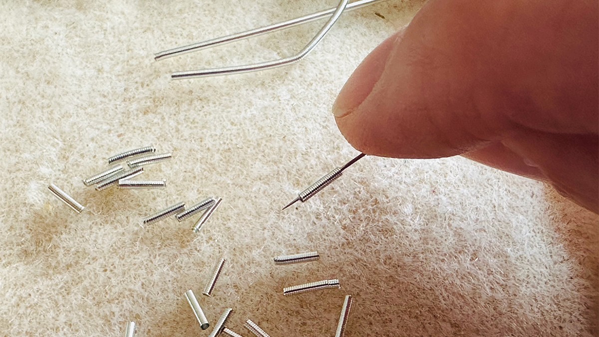 Spilla gioiello Misty Moon con Cannetille e filo di Kreinik : Tappa 9 Spilla gioiello Misty Moon con Cannetille e filo di Kreinik : Tappa 9