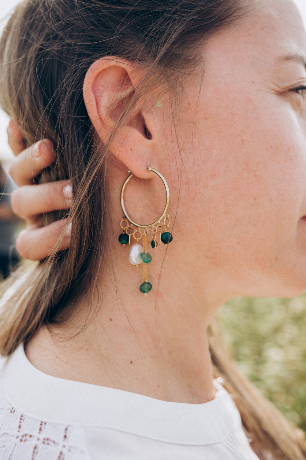 Schema Orecchini a cerchio con pietre naturali e bracciali multipli Schema Orecchini a cerchio con pietre naturali e bracciali multipli