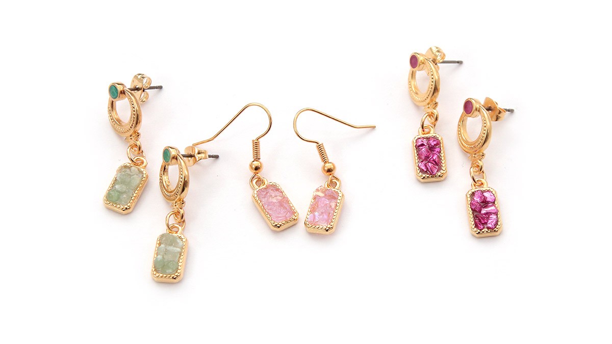 Orecchini in resina con scaglie di pietra e vetro frantumato : Tappa 3 Orecchini in resina con scaglie di pietra e vetro frantumato : Tappa 3