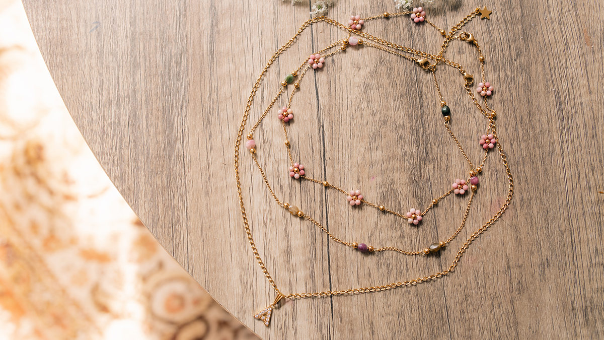 Collane con pietre naturali e charm a forma di lettera