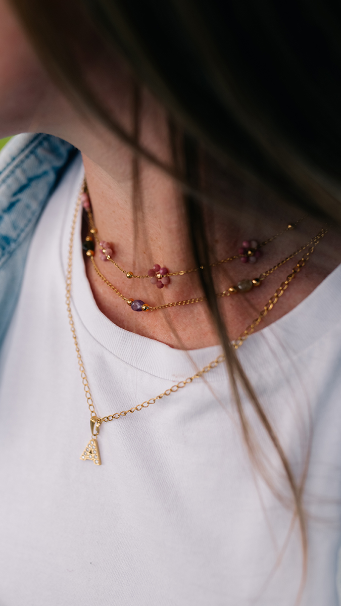 Collane con pietre naturali e charm a forma di lettera