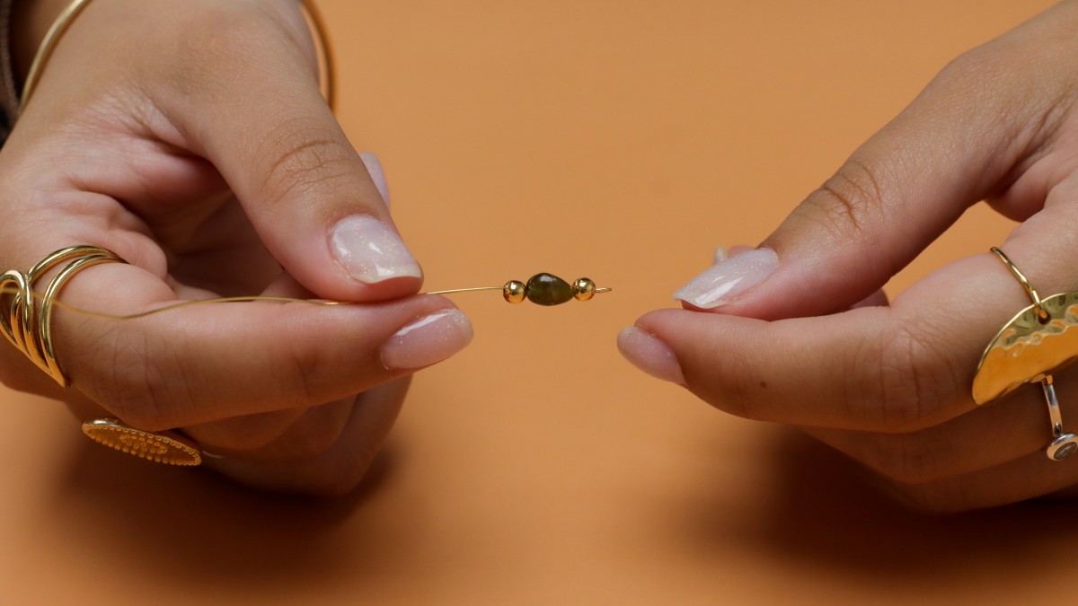 Collane con pietre naturali e charm a forma di lettera : Tappa 3