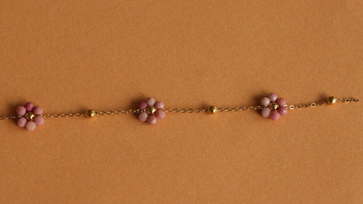 Collane con pietre naturali e charm a forma di lettera : Tappa 9