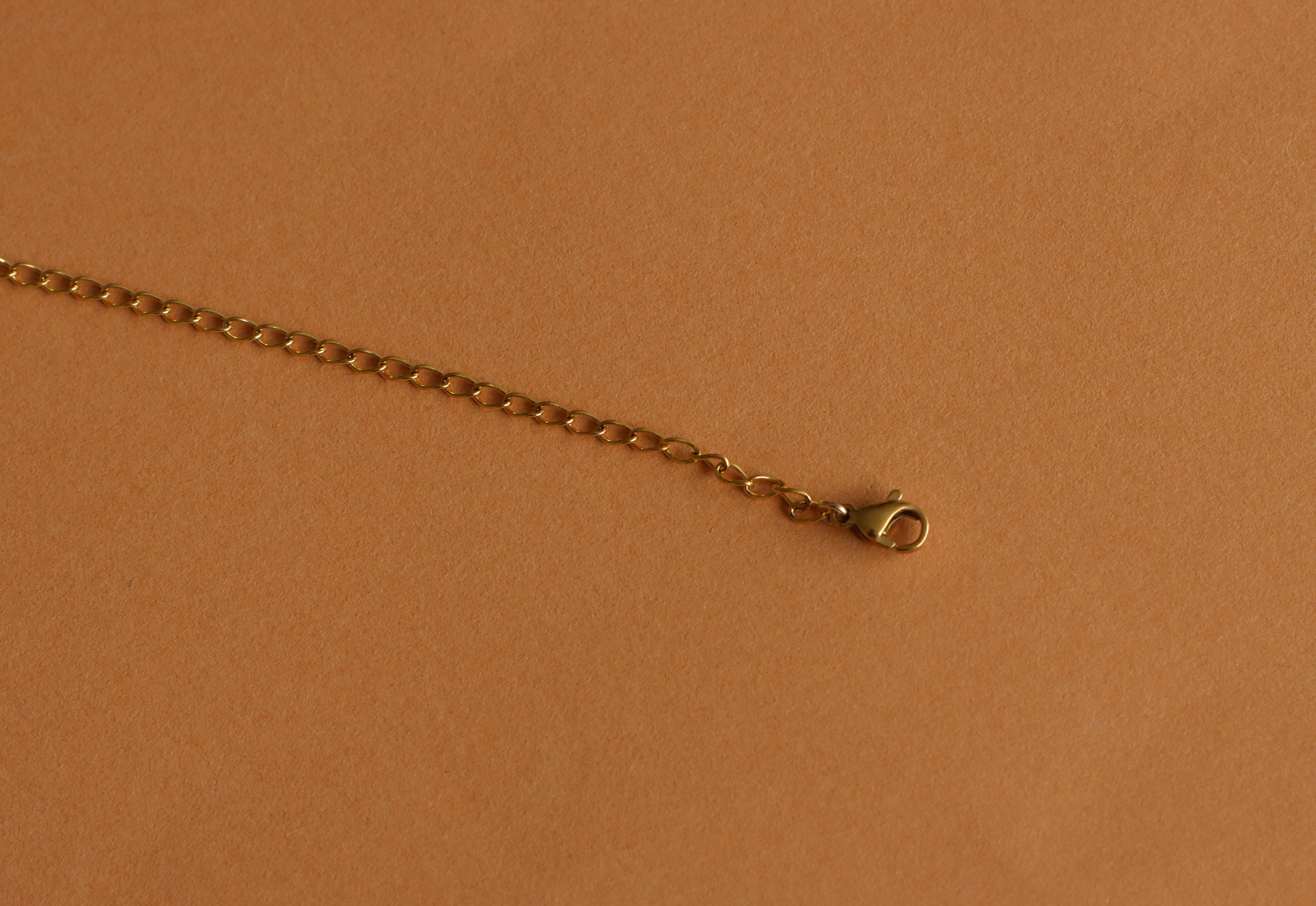 Collane con pietre naturali e charm a forma di lettera : Tappa 11