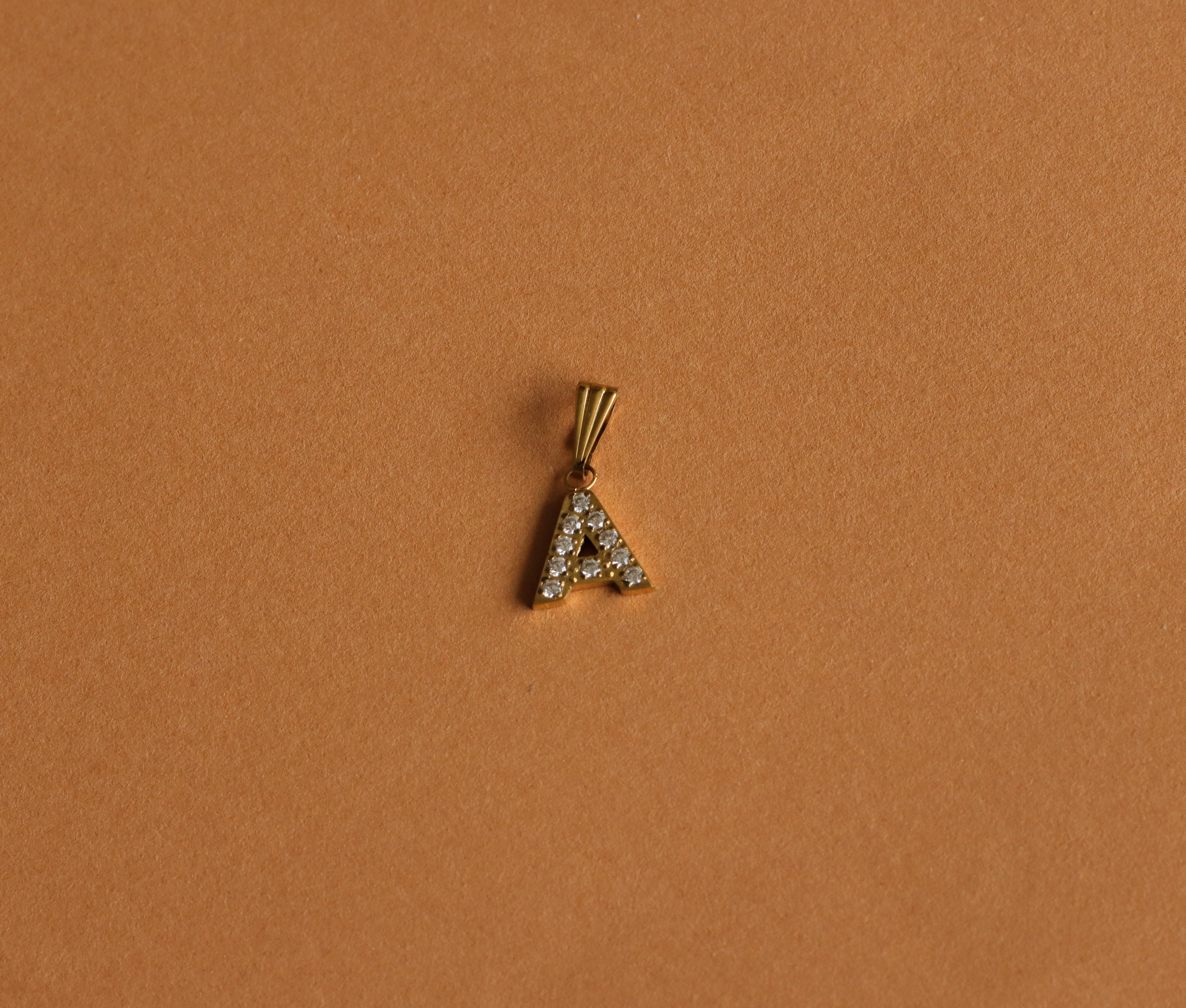 Collane con pietre naturali e charm a forma di lettera : Tappa 13