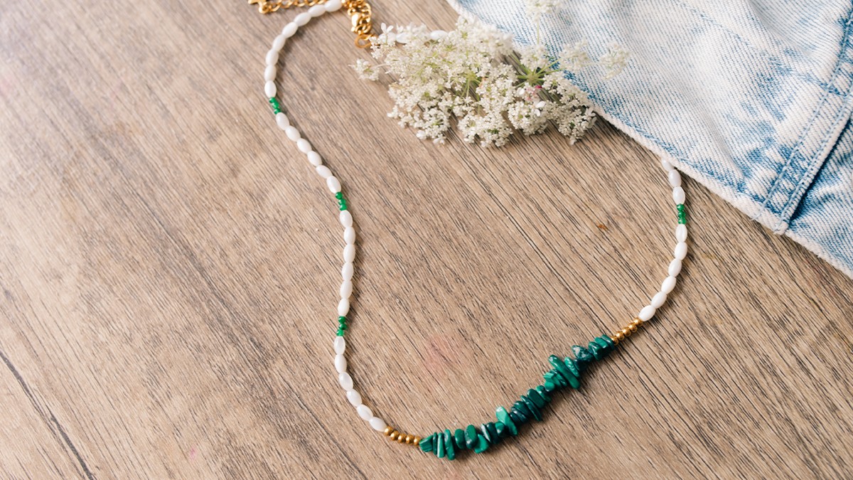 Collana di perle e trucioli