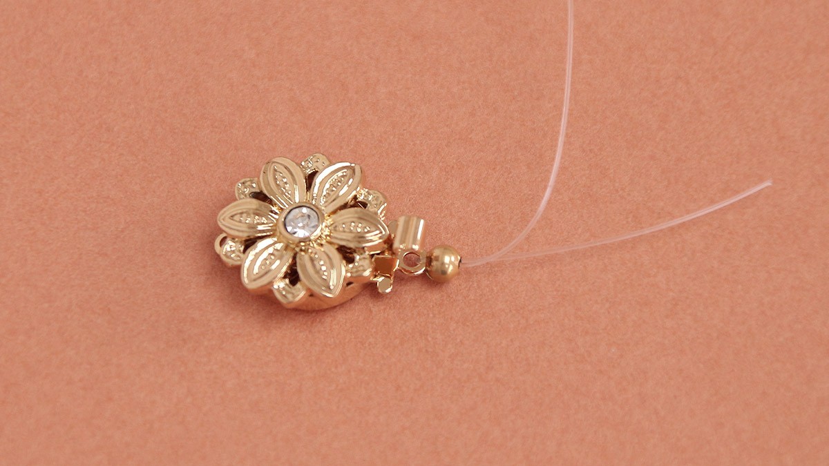 Bracciale di perle con chiusura a fiore vintage : Tappa 1