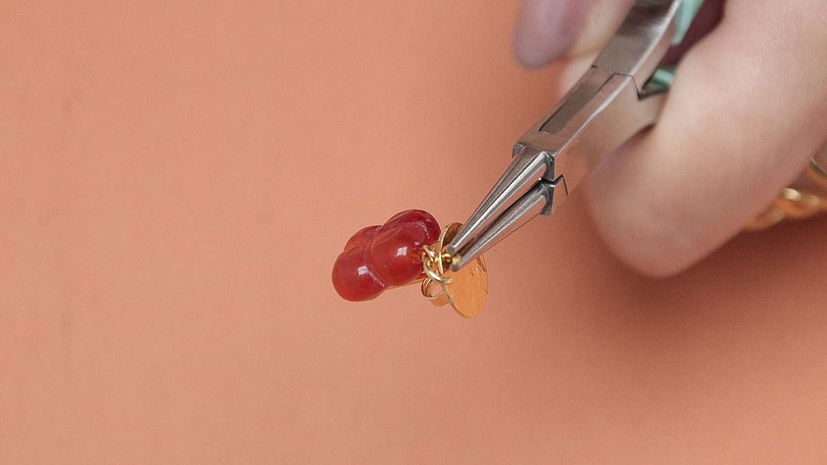 Orecchini pendenti con trifoglio in corniola : Tappa 2