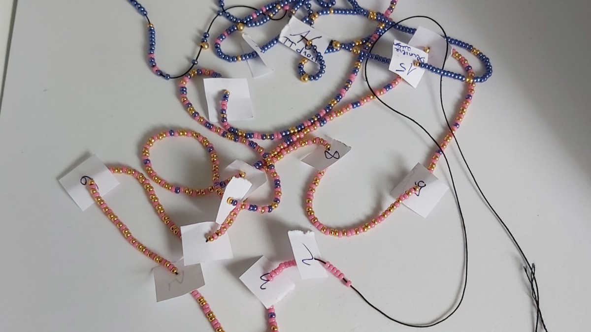 Guaina di Natale all'uncinetto a spirale blu e rosa : Tappa 1