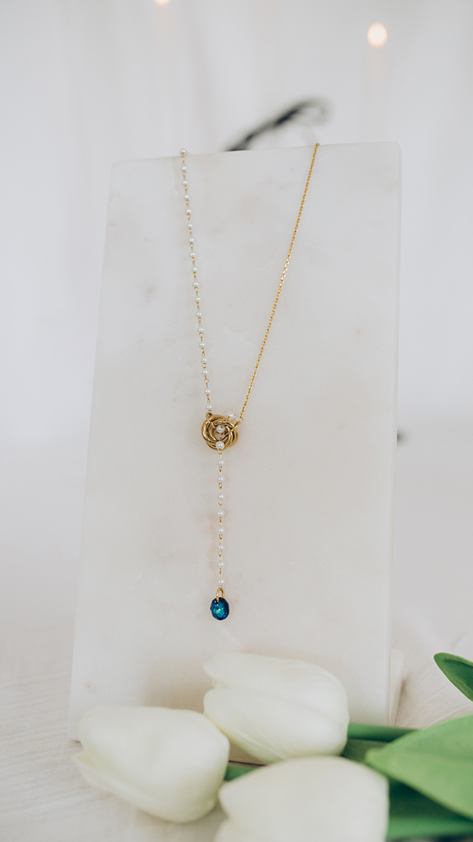 Collana a Y con perle perlate e cristalli