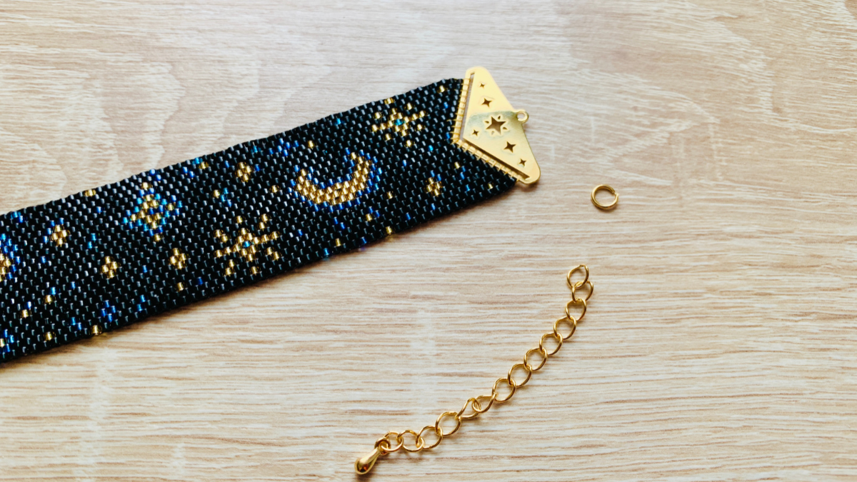 Braccialetto peyote dispari con suggerimenti per la tessitura Perles & Co : Tappa 7 Braccialetto peyote dispari con suggerimenti per la tessitura Perles & Co : Tappa 7