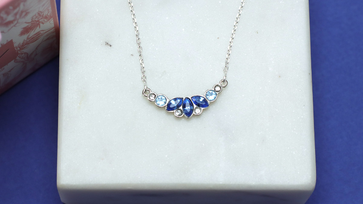 Schema Collana in argento con cristalli blu Schema Collana in argento con cristalli blu