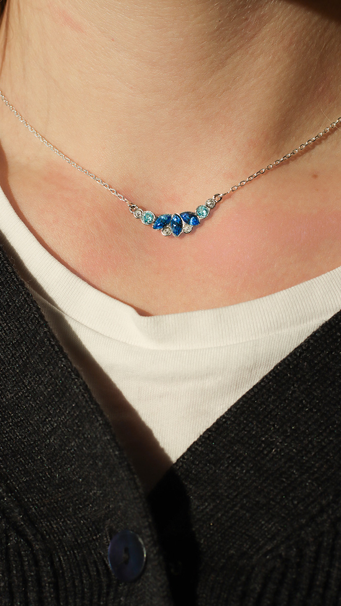 Schema Collana in argento con cristalli blu Schema Collana in argento con cristalli blu