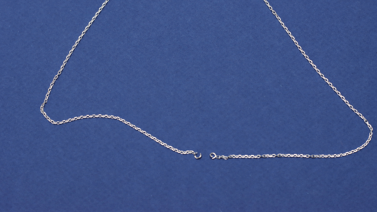 Collana in argento con cristalli blu : Tappa 1 Collana in argento con cristalli blu : Tappa 1