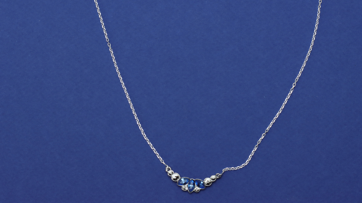 Collana in argento con cristalli blu : Tappa 3 Collana in argento con cristalli blu : Tappa 3